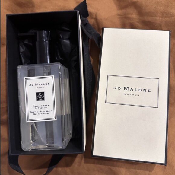 Jo Malone London Clearance English Pear & Freesia Body & Hand Lotion - Picture 2 of 3